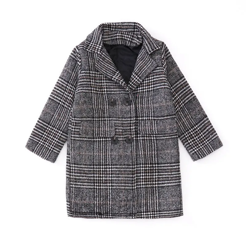 Grey houndstooth check winter coat for girls with a suit collar and long sleeves.