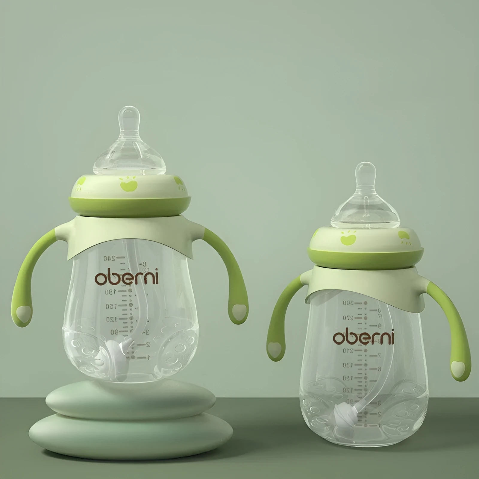 Wide caliber baby feeding bottle with anti-colic valve and handle in blue, green or red colours