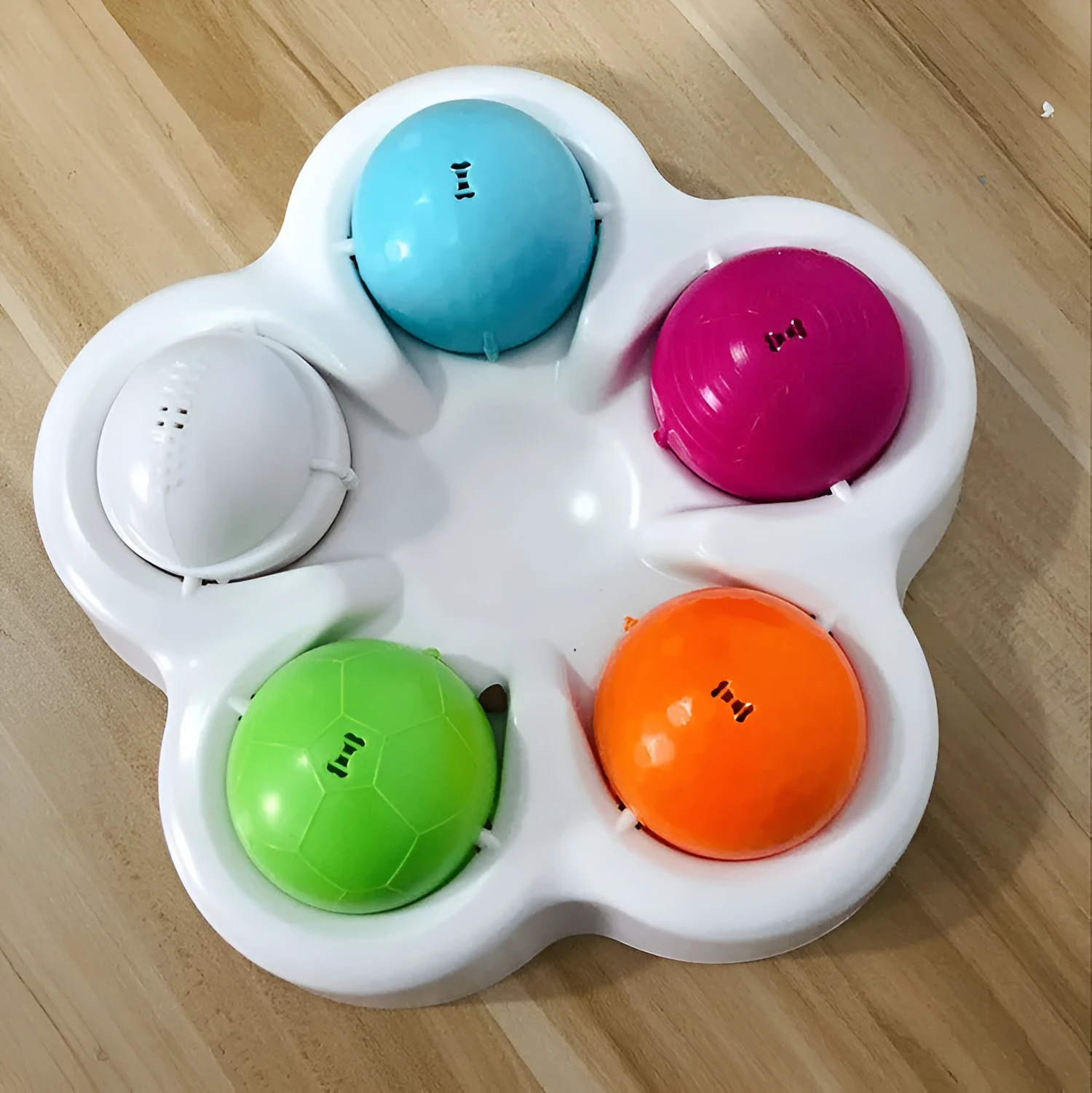 Pet IQ white PP plastic educational toy for dogs, 22cm diameter slow feeding puzzle