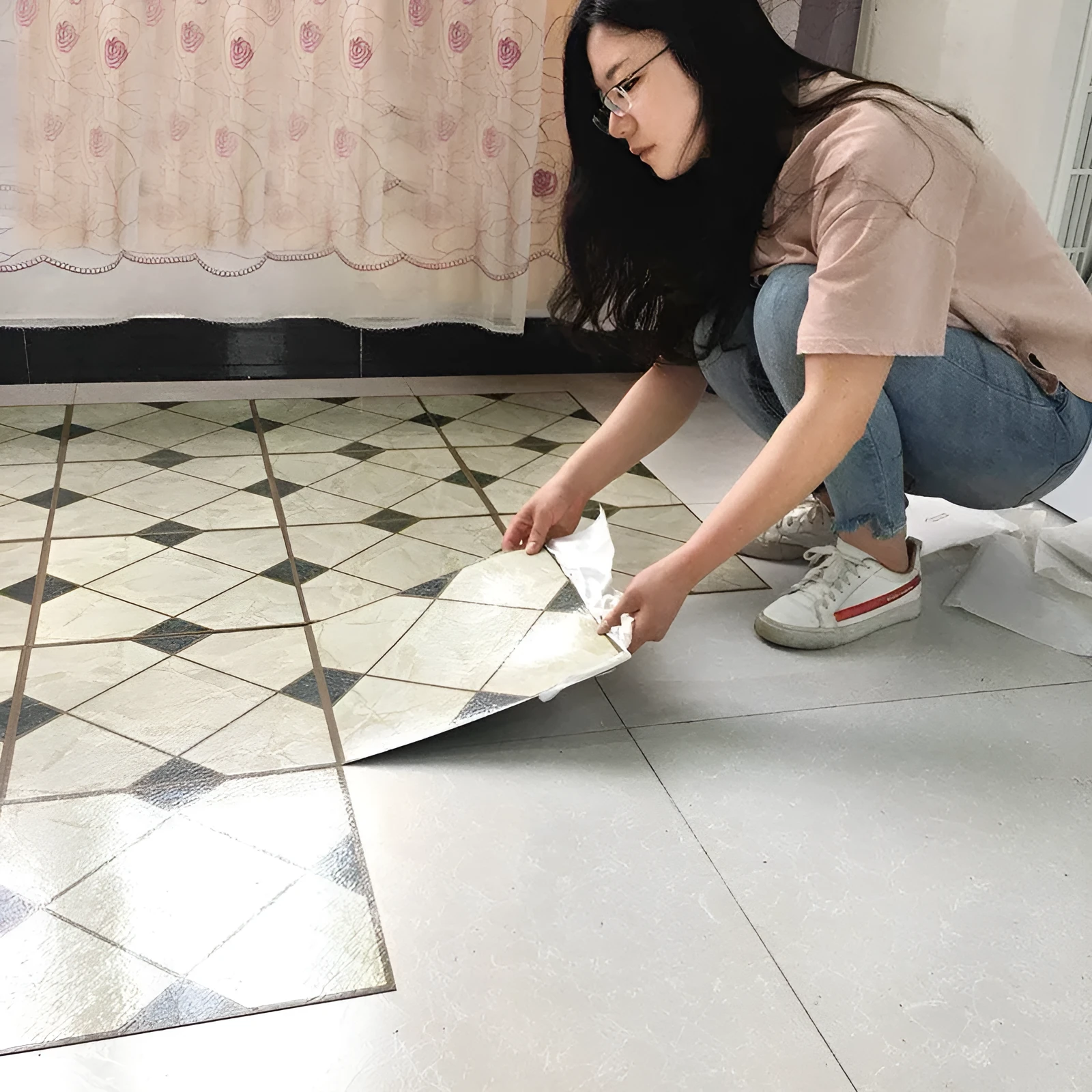 Self-adhesive PVC thickening vinyl floor tile with wear-resistant waterproof surface in square pattern