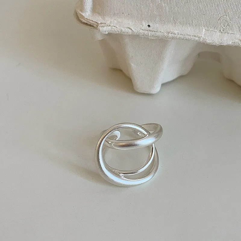 Three-dimensional interlaced matte metal open ring for women in geometric design