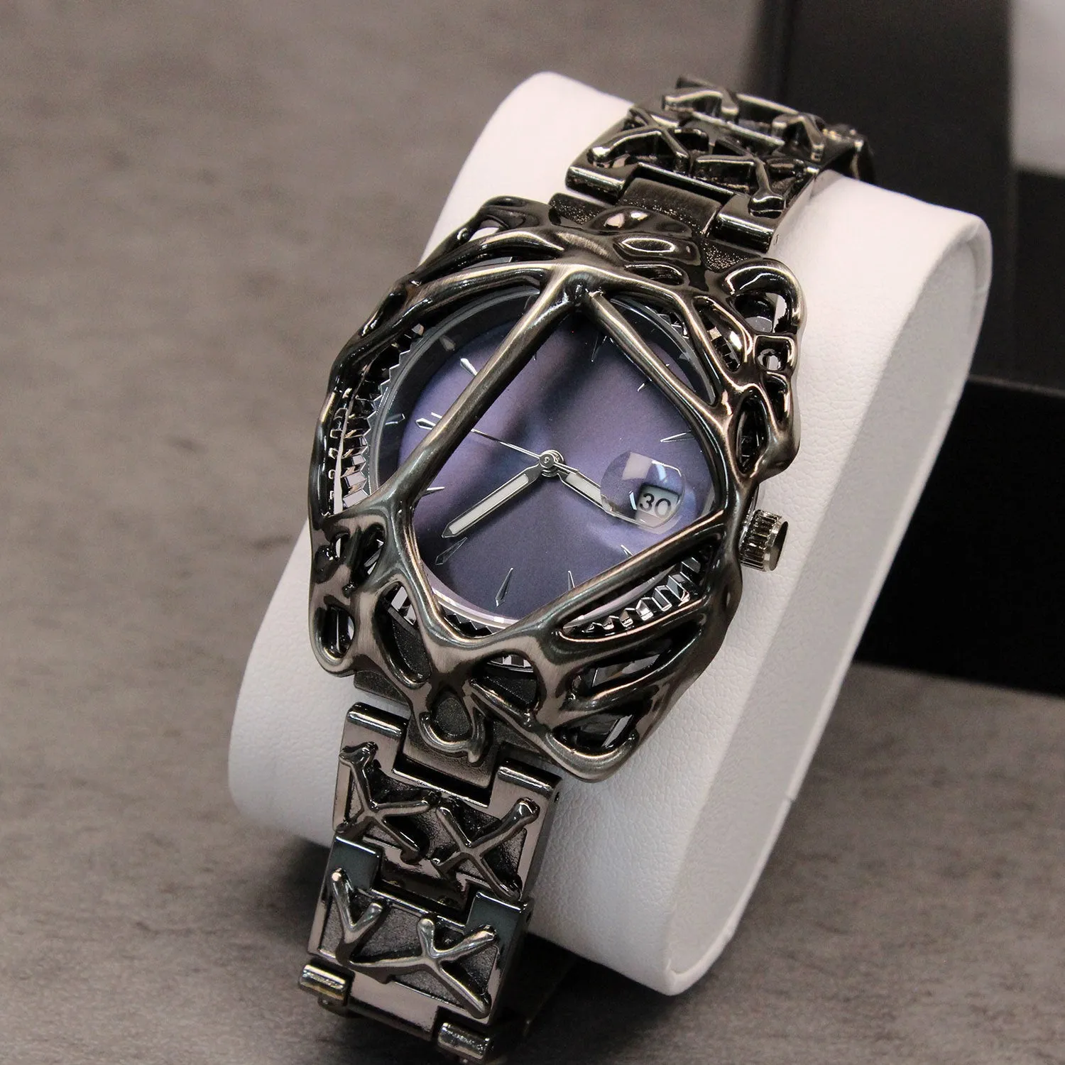 European special-shaped watch with silver dial and scale markings, 10mm thickness