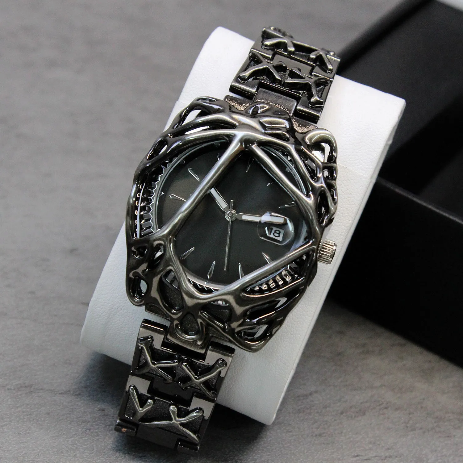 European special-shaped watch with silver dial and scale markings, 10mm thickness