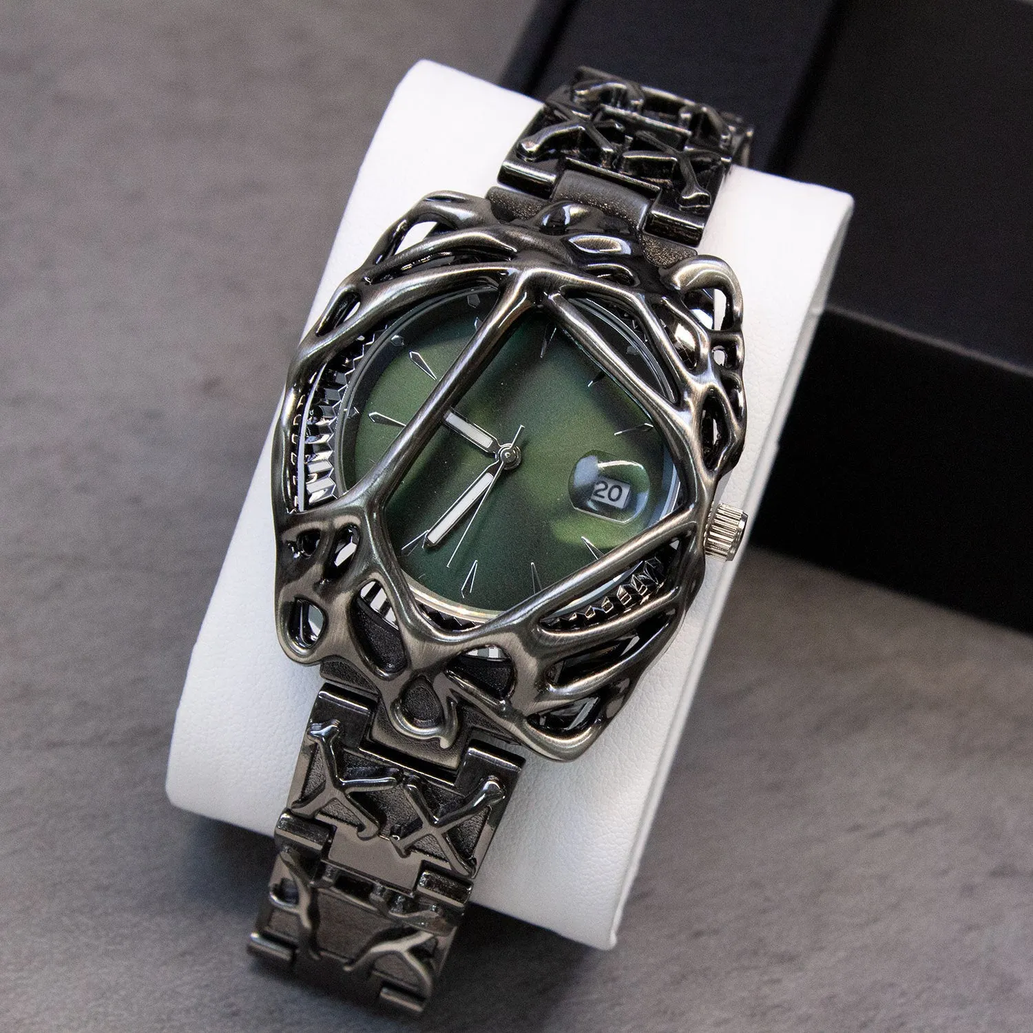 European special-shaped watch with silver dial and scale markings, 10mm thickness