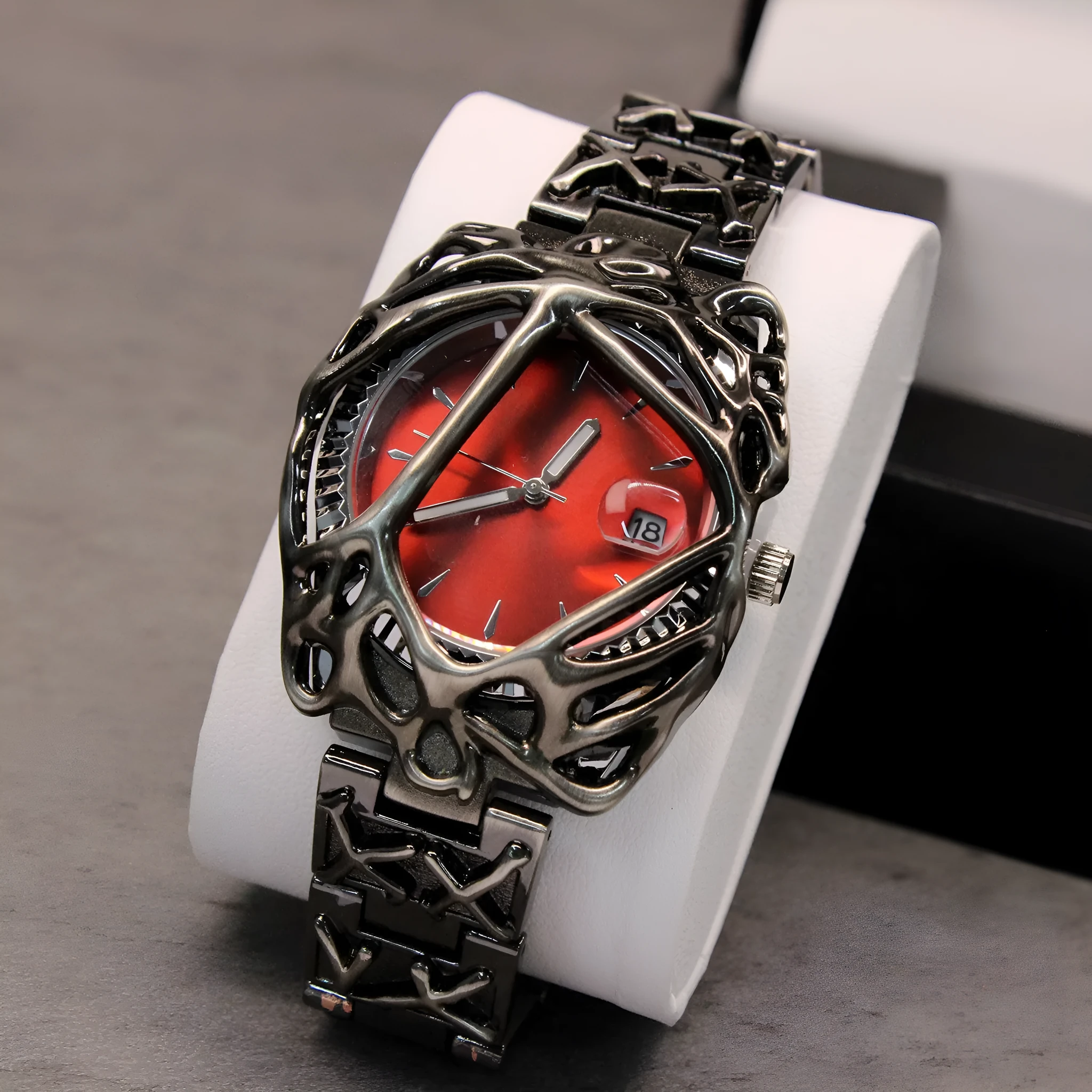 European special-shaped watch with silver dial and scale markings, 10mm thickness