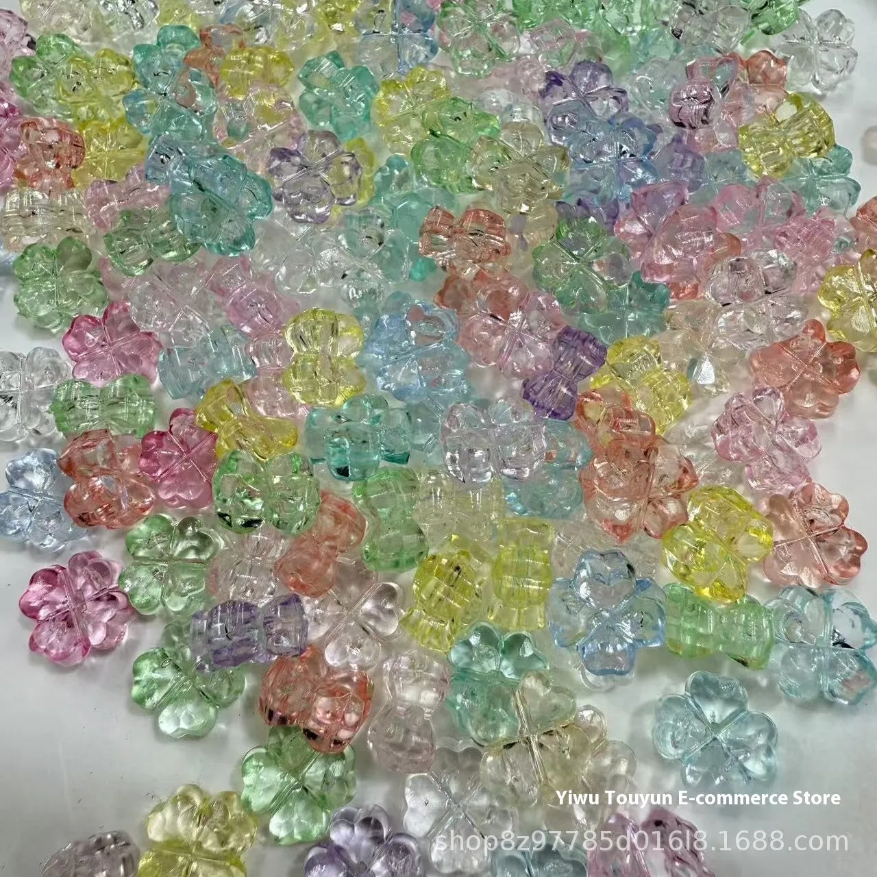 High transparency acrylic fat clover camellia beads scattered on white surface