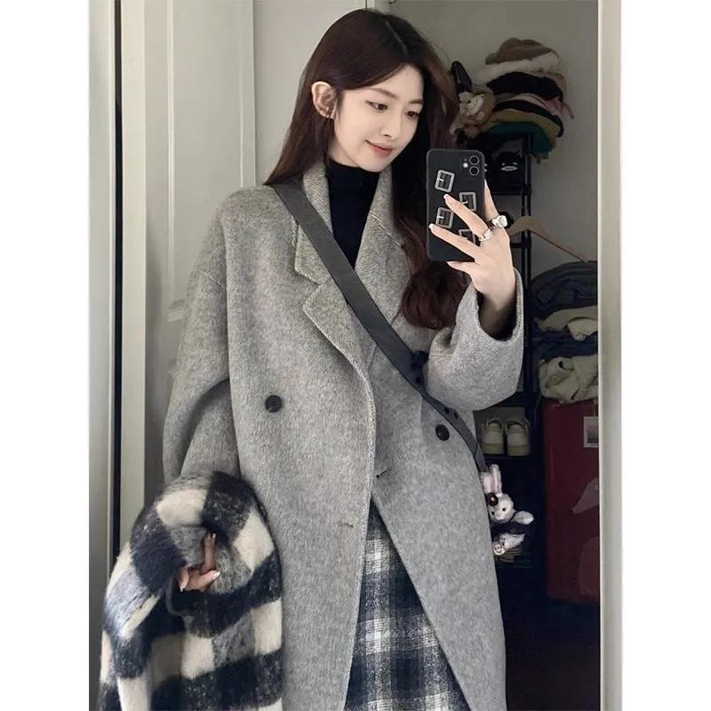 High-grade gray woolen coat for women with long sleeves, polyester fabric, autumn design, size L