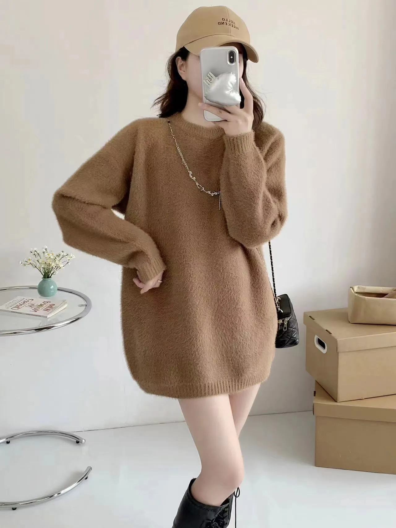 Mid-length acrylic knitwear pullover in camel colour with long sleeves and loose fit