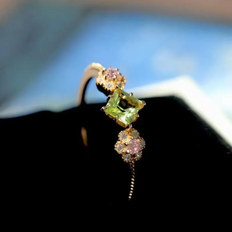 Copper geometric flower ring with Q740 gold finish on grey background, available in sizes No 6-10 for women