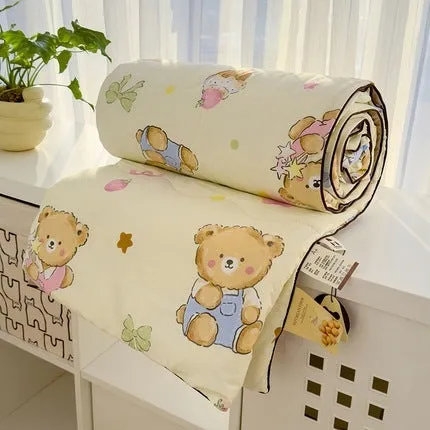 Class A washed cotton double-layer yarn soybean fiber summer quilt with blossom pattern on a light background