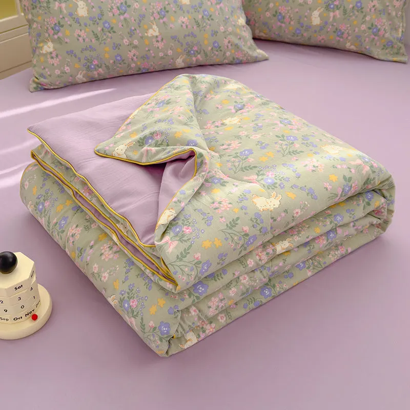 Class A washed cotton double-layer yarn soybean fiber summer quilt with blossom pattern on a light background