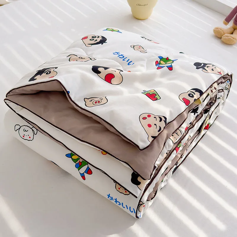 Class A washed cotton double-layer yarn soybean fiber summer quilt with blossom pattern on a light background