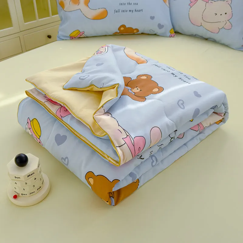 Class A washed cotton double-layer yarn soybean fiber summer quilt with blossom pattern on a light background