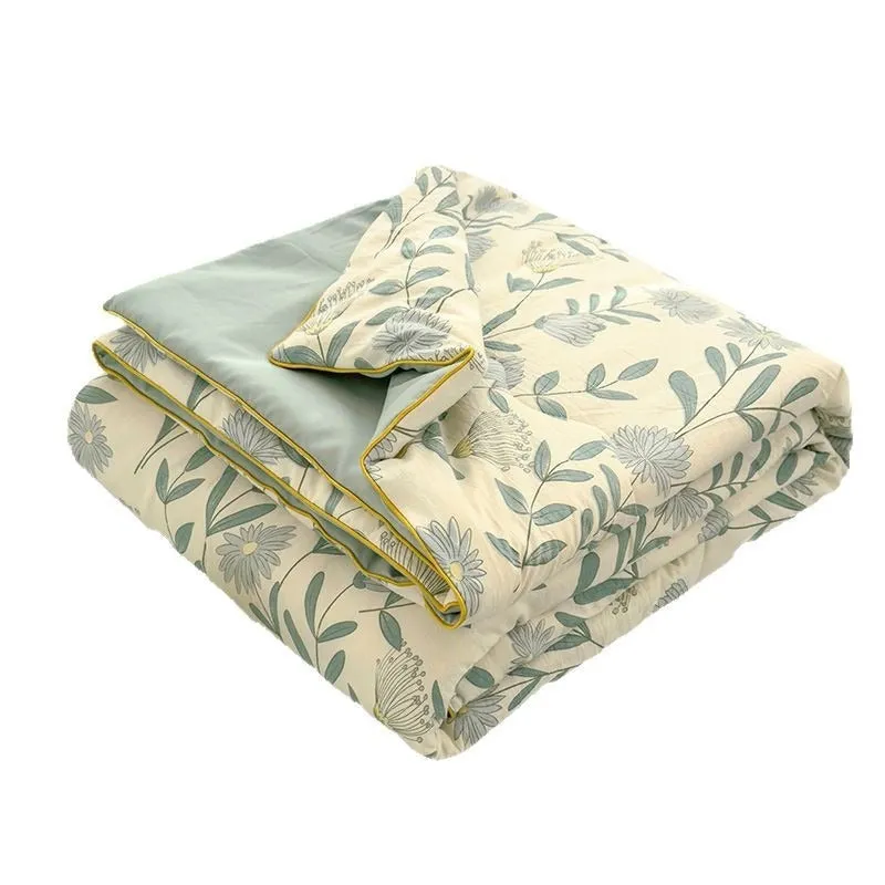 Class A washed cotton double-layer yarn soybean fiber summer quilt with blossom pattern on a light background