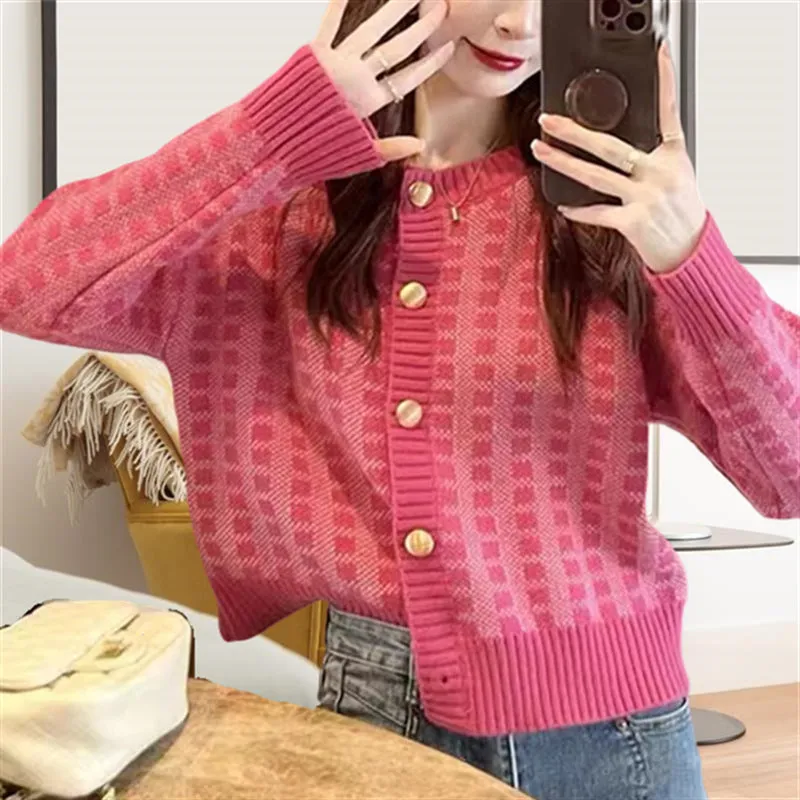 Women's plaid loose knitwear sweater coat cardigan in pink with button front and long sleeves