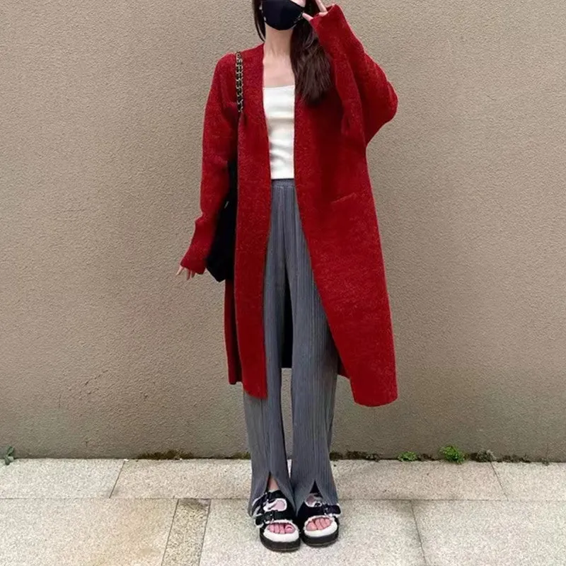 Women loose mid-length knitted cardigan in solid colour with long sleeves and pockets.