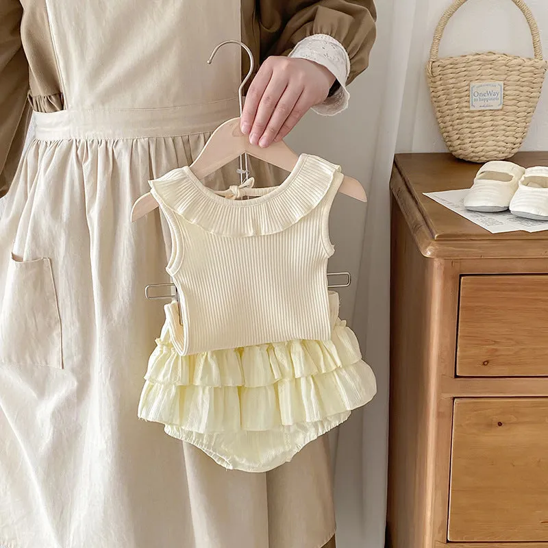 Beige cotton girls summer set with sleeveless ruffled collar top and double-layer bud-waisted shorts