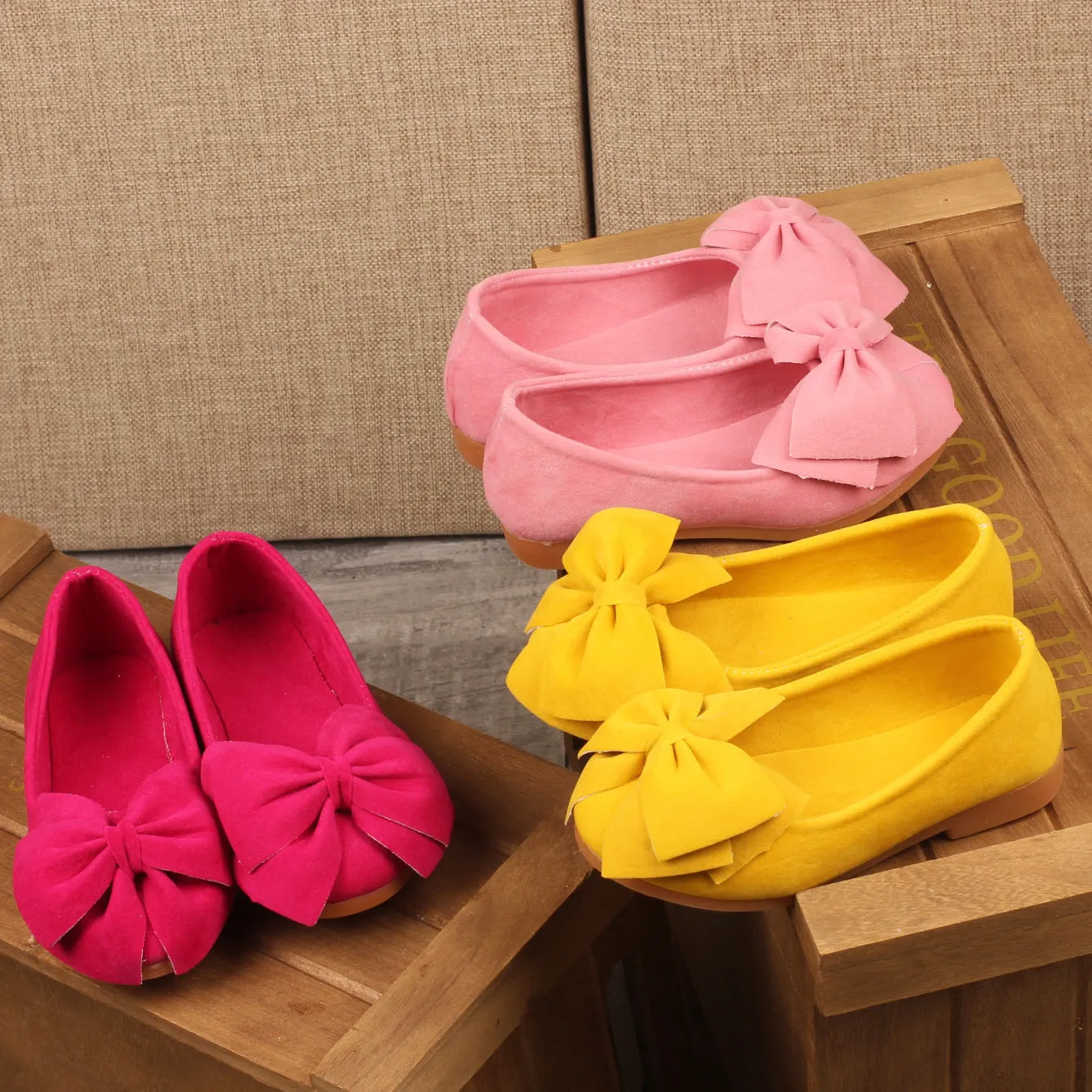 Girls summer casual sandals with non-slip beef tendon sole in pink, showing open construction and size details