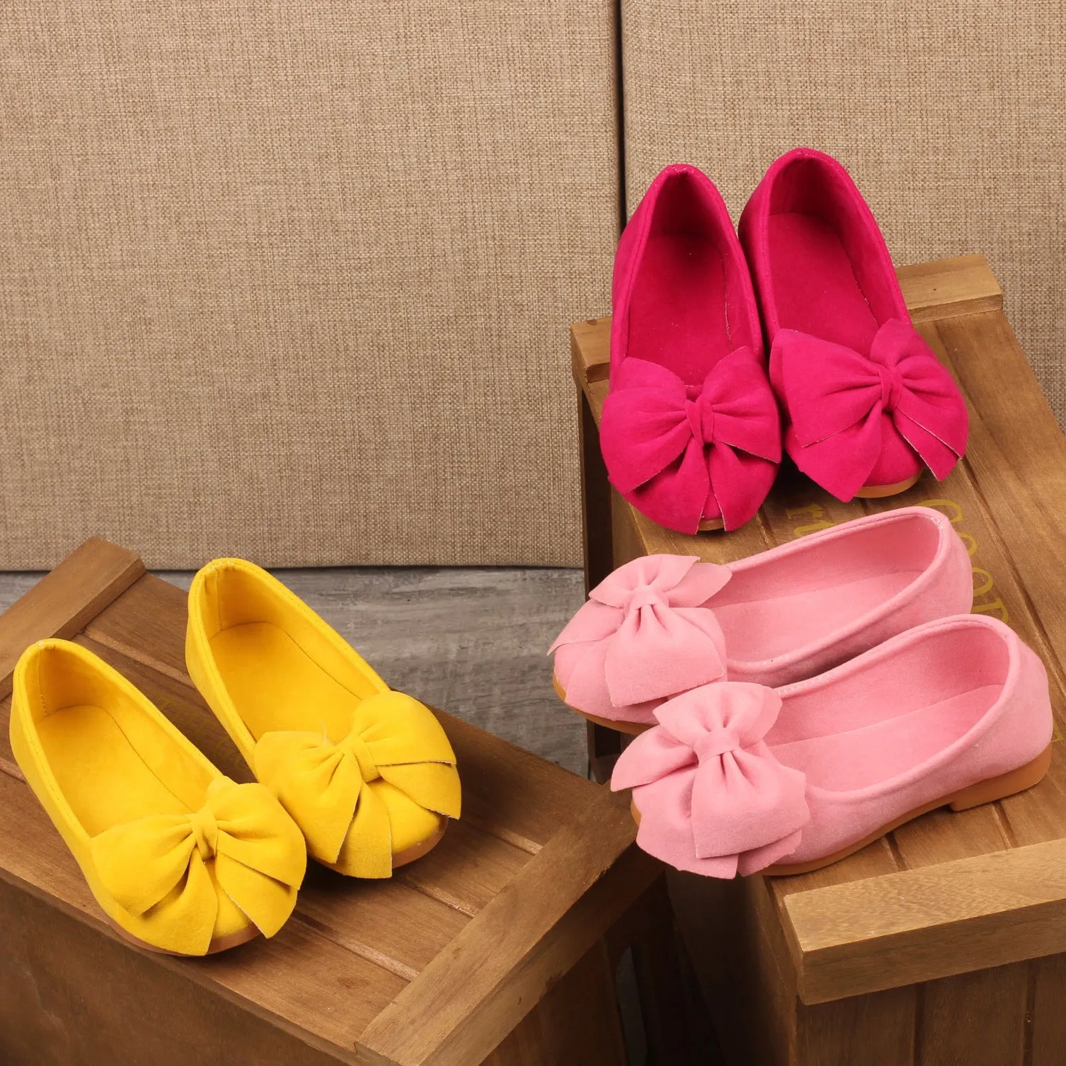 Girls summer casual sandals with non-slip beef tendon sole in pink, showing open construction and size details