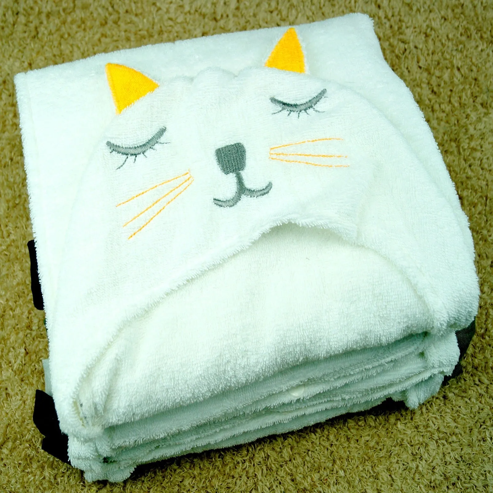 Cotton lion cat shape baby bath towel 85x58cm with cartoon face for kids room decor and swaddling