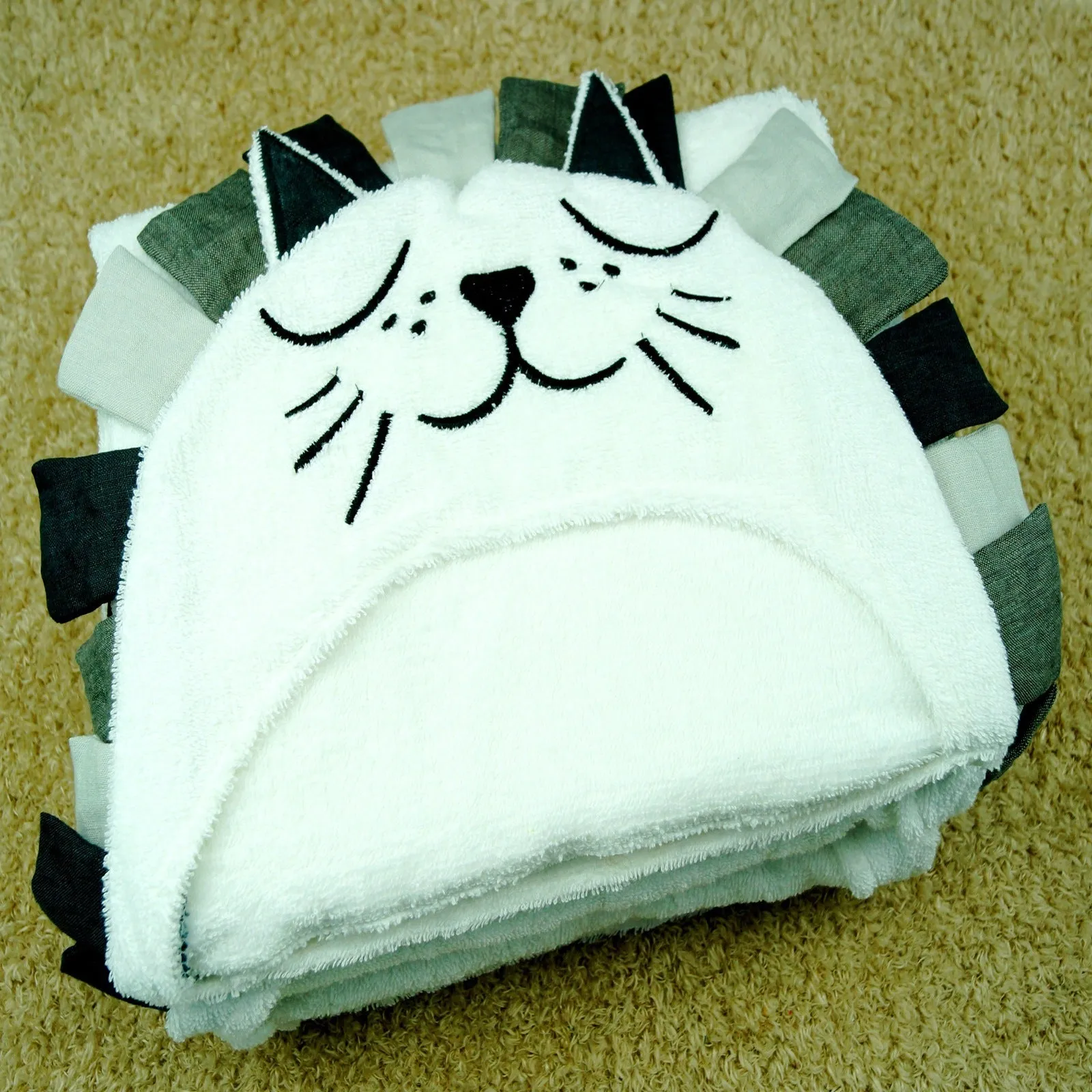 Cotton lion cat shape baby bath towel 85x58cm with cartoon face for kids room decor and swaddling