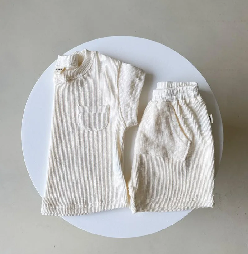 Solid colour cotton baby romper with short sleeves and loose fit for summer, unisex triangle climbing style