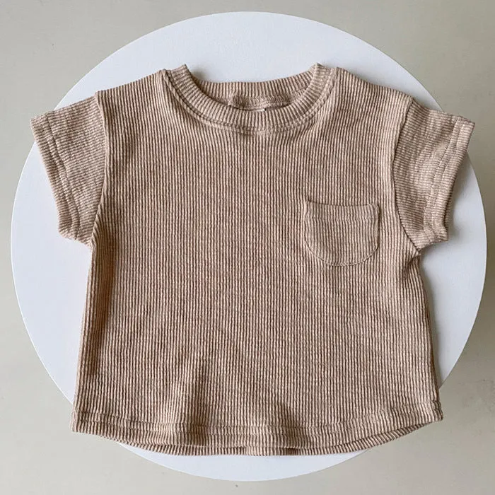 Solid colour cotton baby romper with short sleeves and loose fit for summer, unisex triangle climbing style