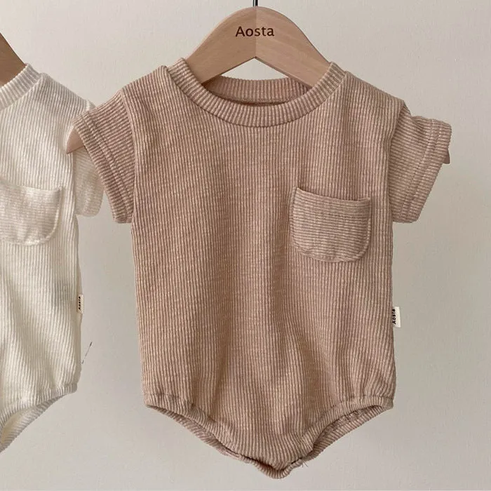 Solid colour cotton baby romper with short sleeves and loose fit for summer, unisex triangle climbing style