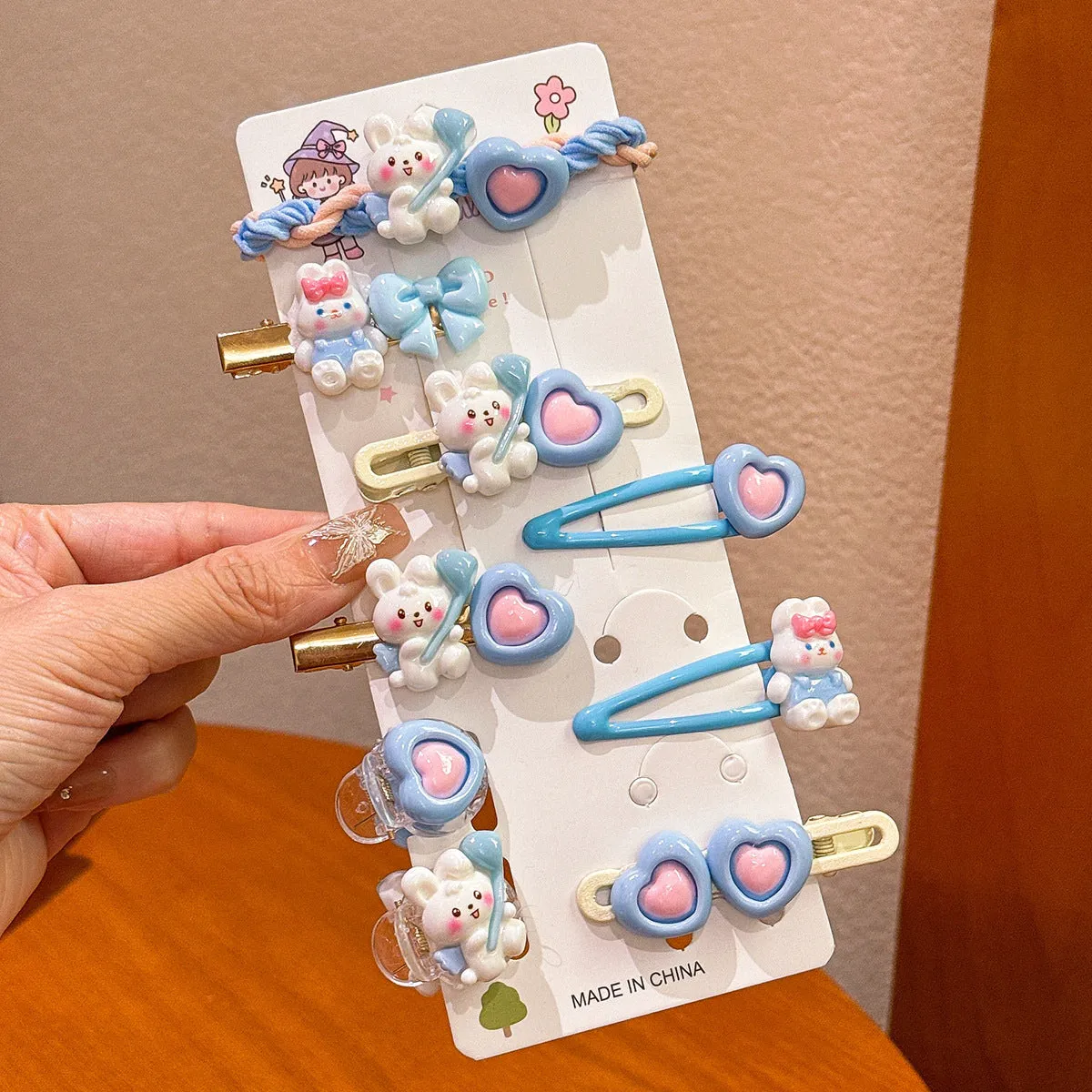 Plastic floral hairpin headdress in sweet style with petal ornament for girls, manual crafted
