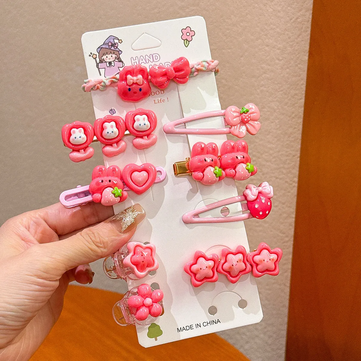 Plastic floral hairpin headdress in sweet style with petal ornament for girls, manual crafted