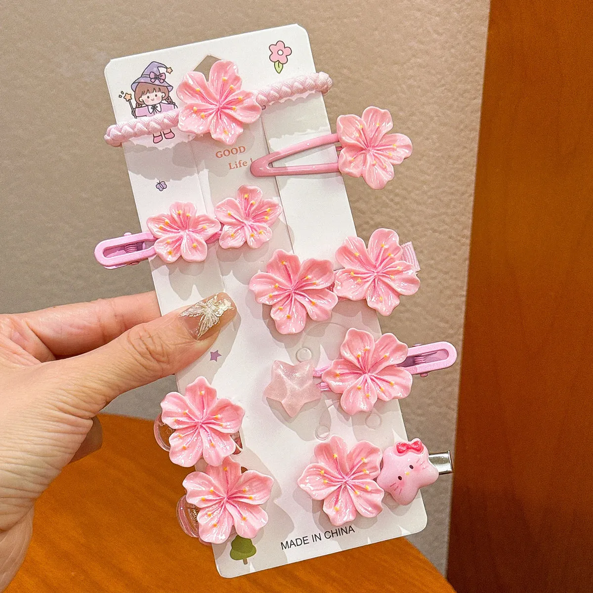 Plastic floral hairpin headdress in sweet style with petal ornament for girls, manual crafted