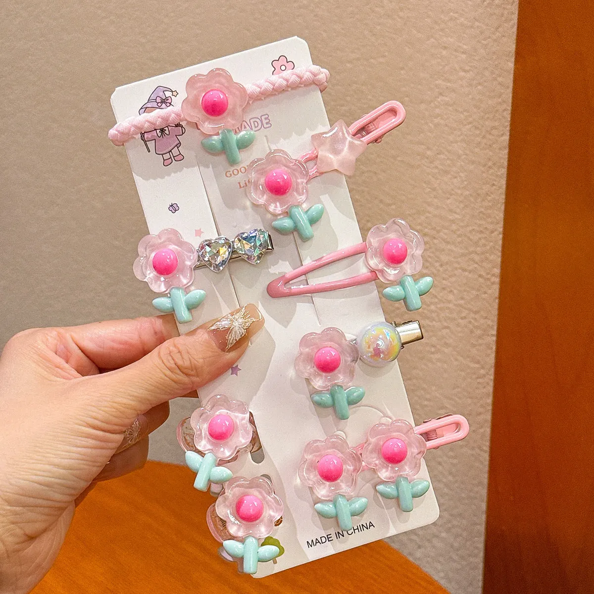 Plastic floral hairpin headdress in sweet style with petal ornament for girls, manual crafted