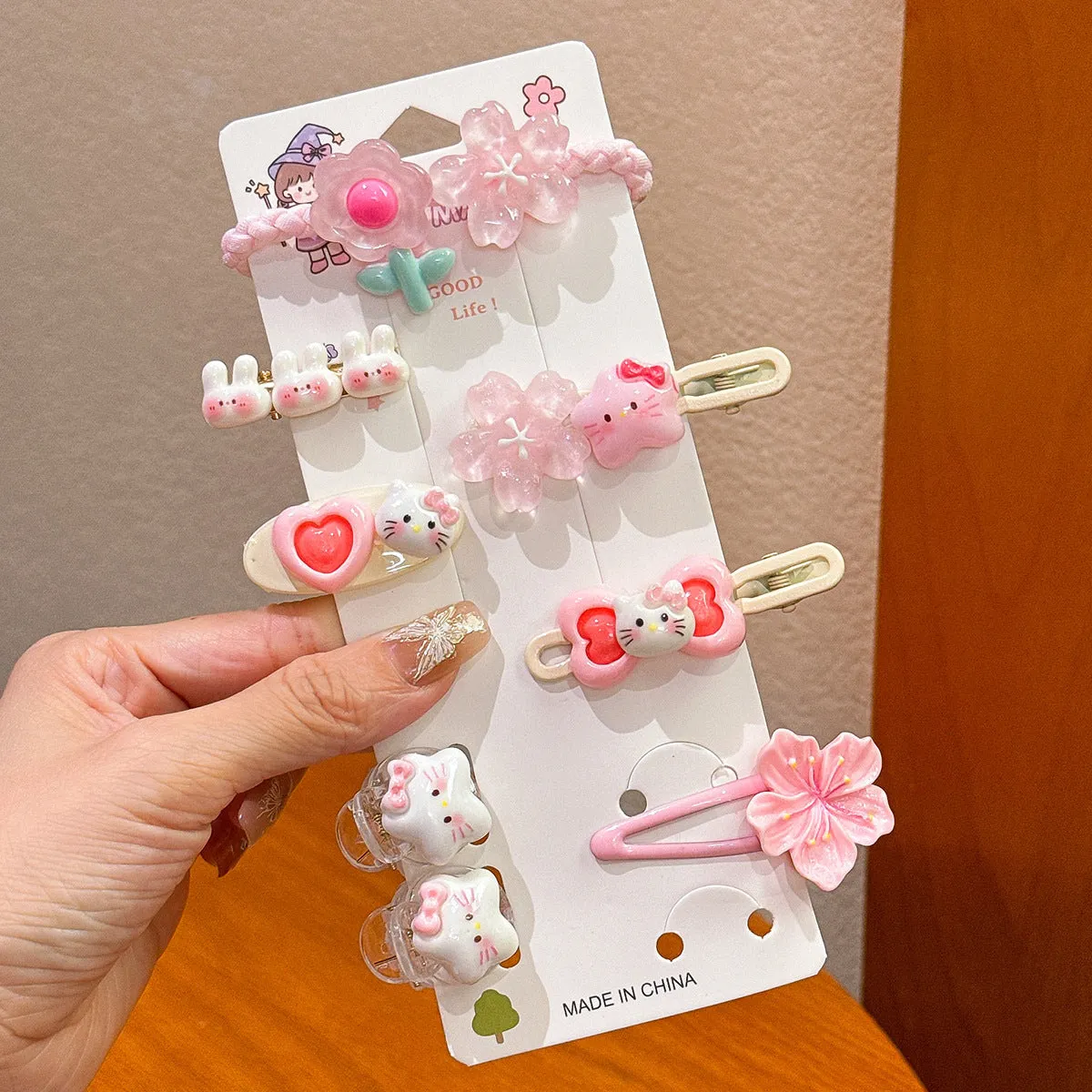 Plastic floral hairpin headdress in sweet style with petal ornament for girls, manual crafted