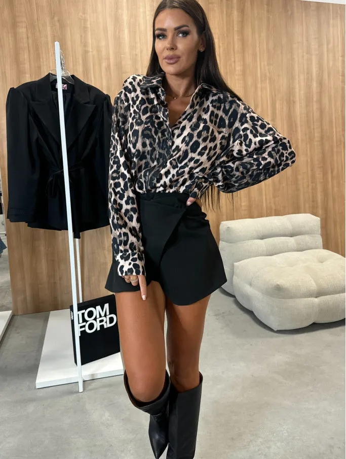 Vintage leopard print lapel single breasted loose pullover shirt with long sleeves and button front in polyester