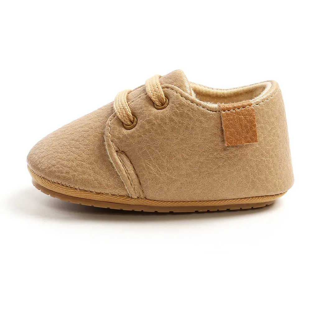 Soft synthetic leather baby moccasins with anti-slip rubber sole in beige, size 11 cm, for first walkers