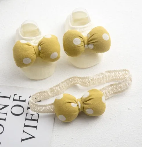 Baby headband socks set in beige regenerated cellulose fibre with medium tube socks and boneless sewing headband
