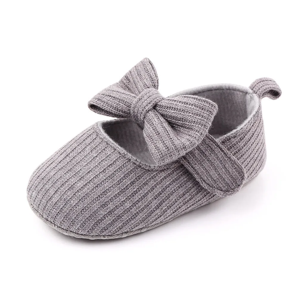 Bowknot woolen knit baby shoes in moccasin style with Velcro fastening, available in pink