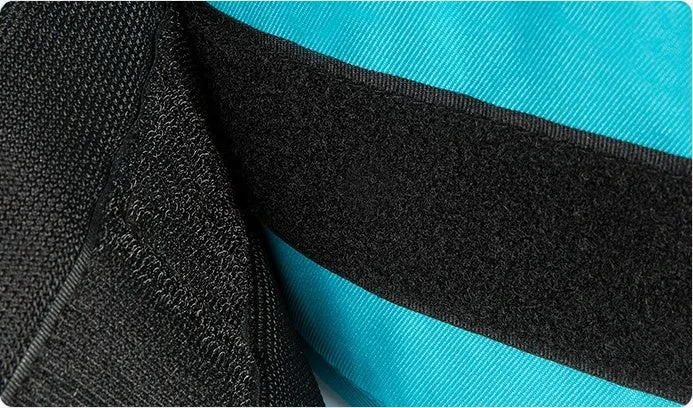 Multifunctional baby carrier in black, 100% cotton, with waist support and three carrying positions for newborn to toddler