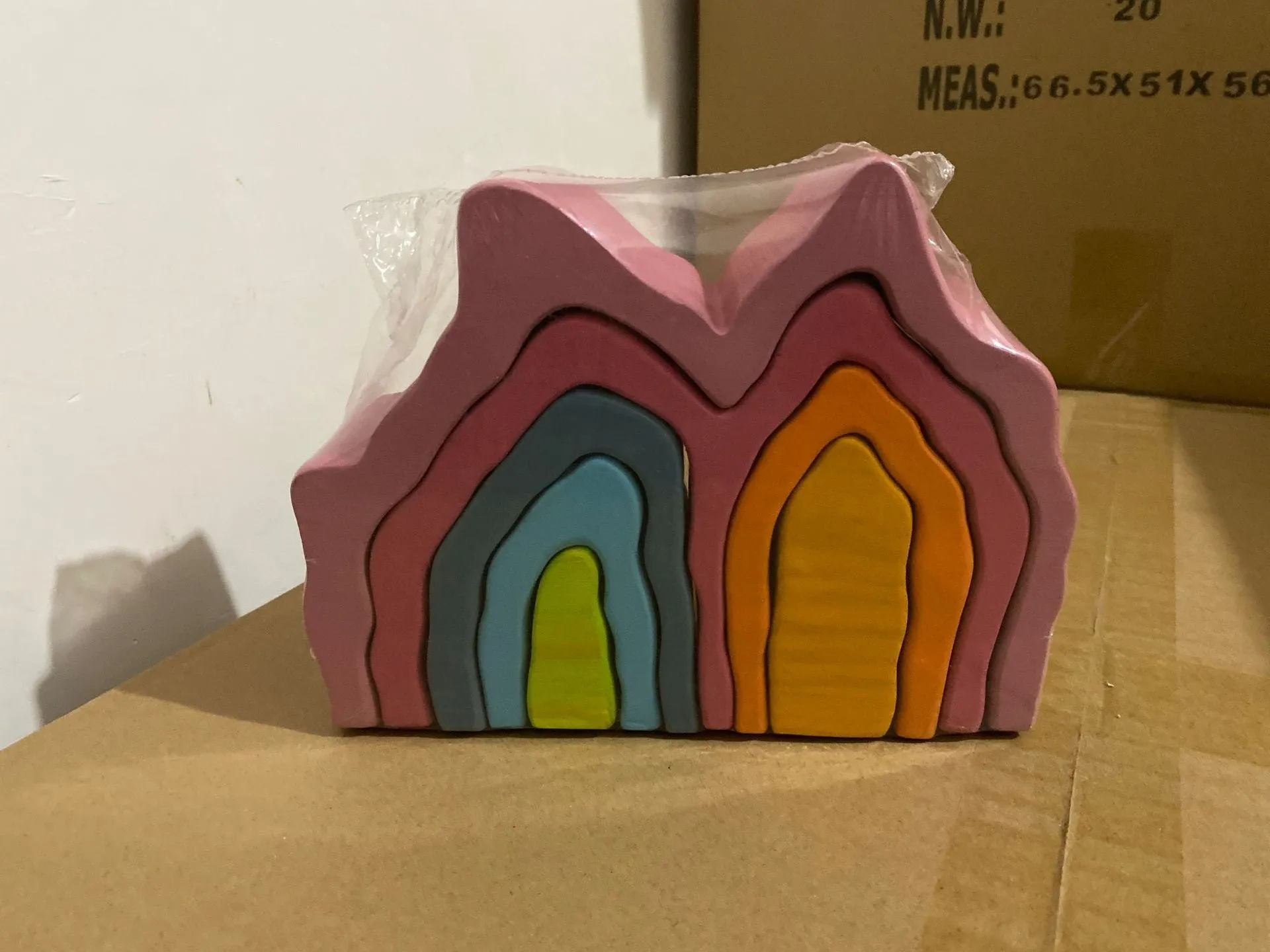 12-piece wooden building blocks in rainbow and arch shapes, New Zealand pine with light lacquer finish