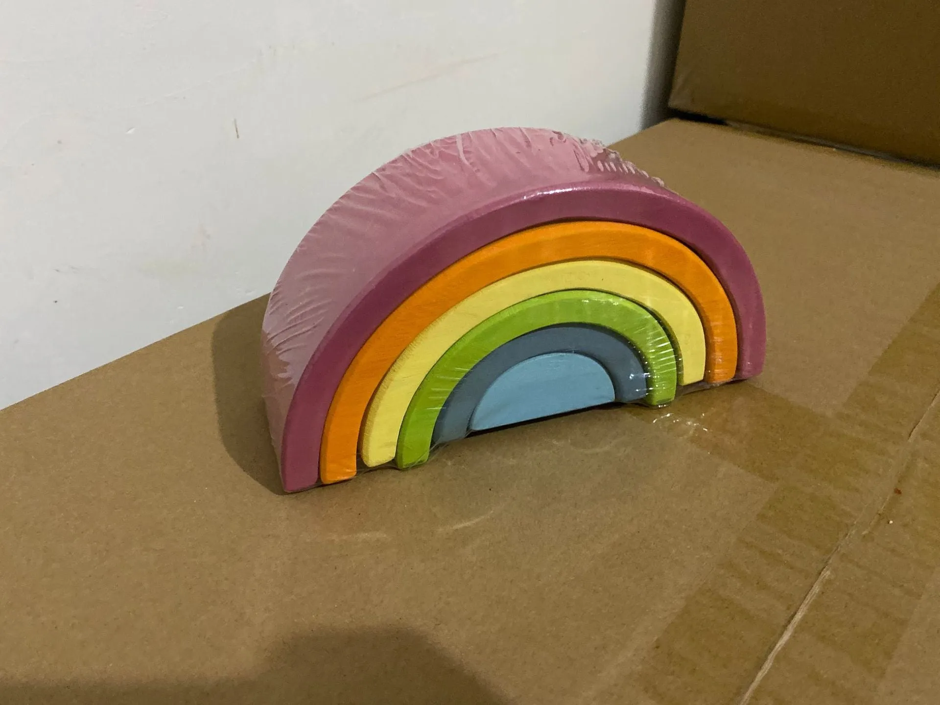 12-piece wooden building blocks in rainbow and arch shapes, New Zealand pine with light lacquer finish