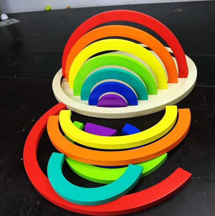 12-piece wooden building blocks in rainbow and arch shapes, New Zealand pine with light lacquer finish