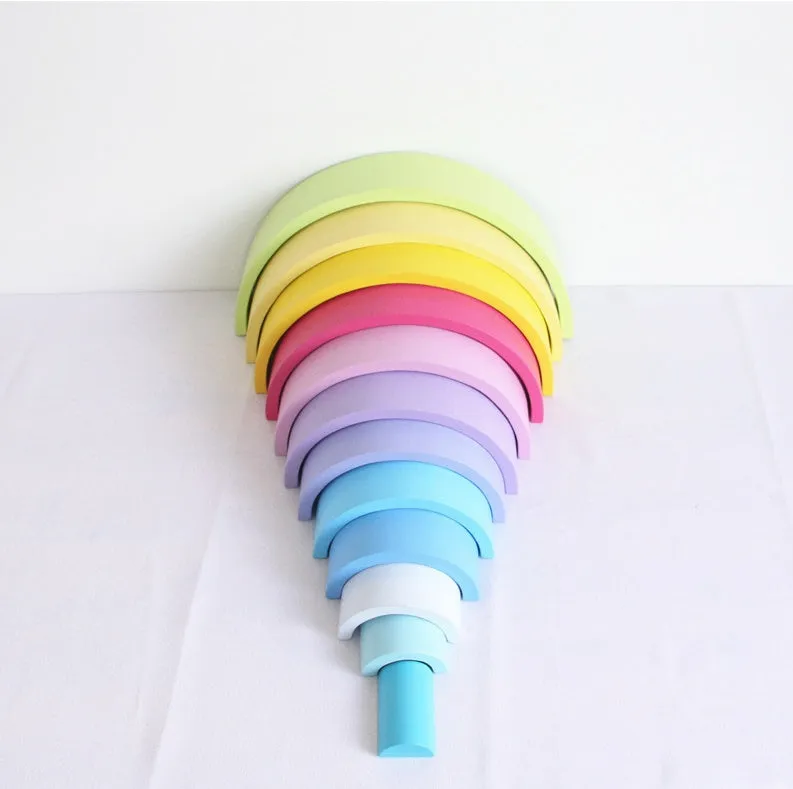 12-piece wooden building blocks in rainbow and arch shapes, New Zealand pine with light lacquer finish