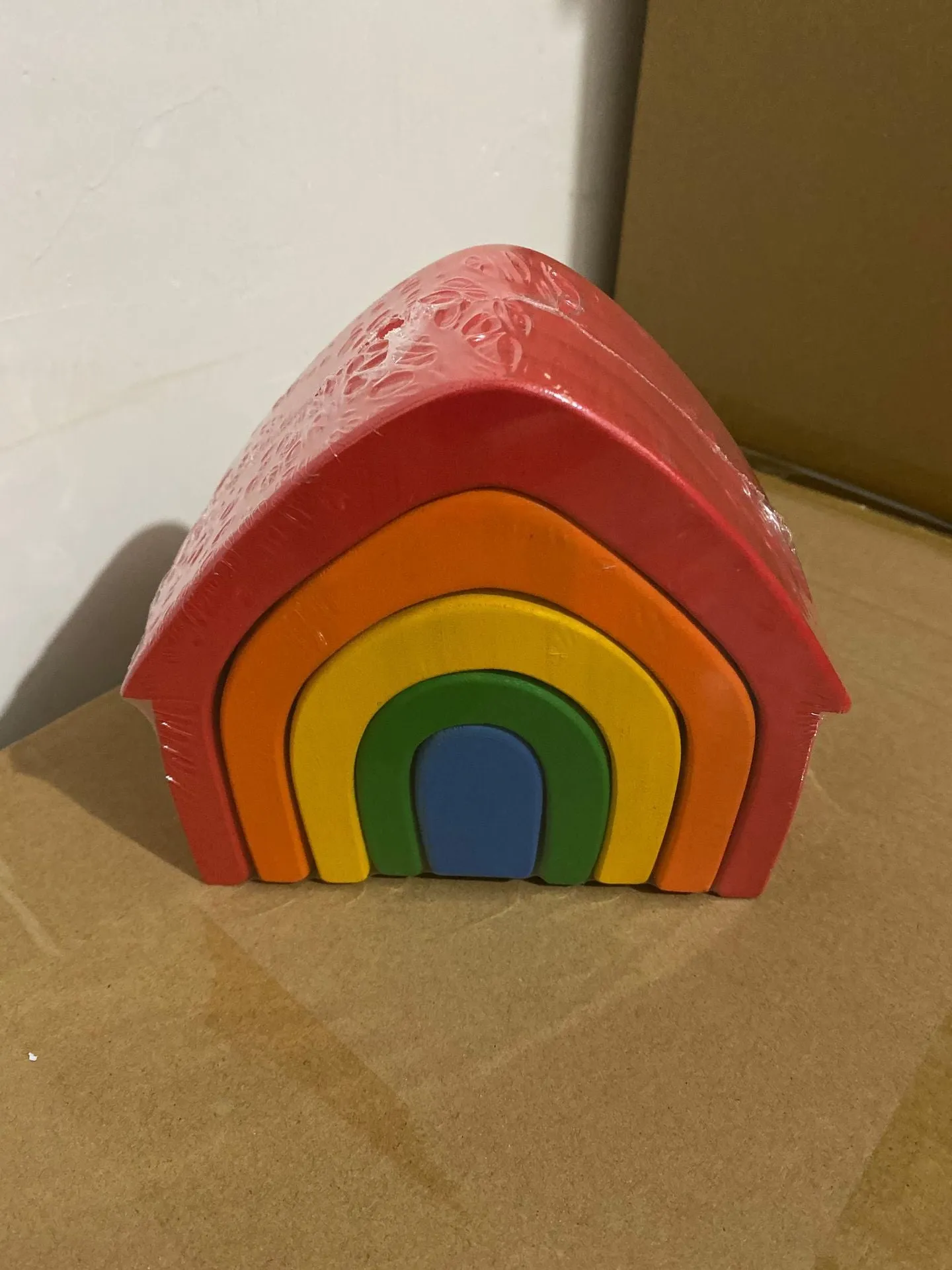 12-piece wooden building blocks in rainbow and arch shapes, New Zealand pine with light lacquer finish
