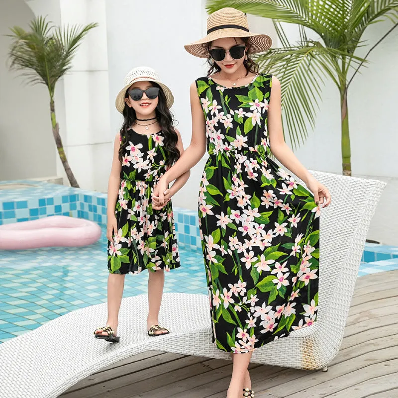 Mother and daughter wearing matching JWH vest and long skirt set in banana leaf print for beach vacation