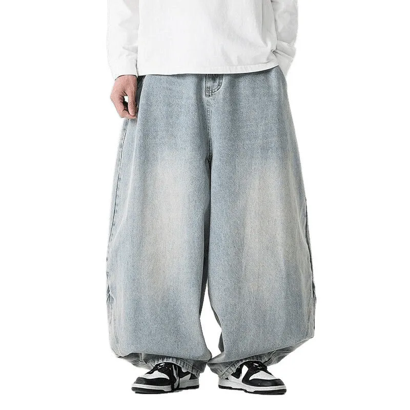 Men's plus size baggy jeans in cotton denim with straight leg opening