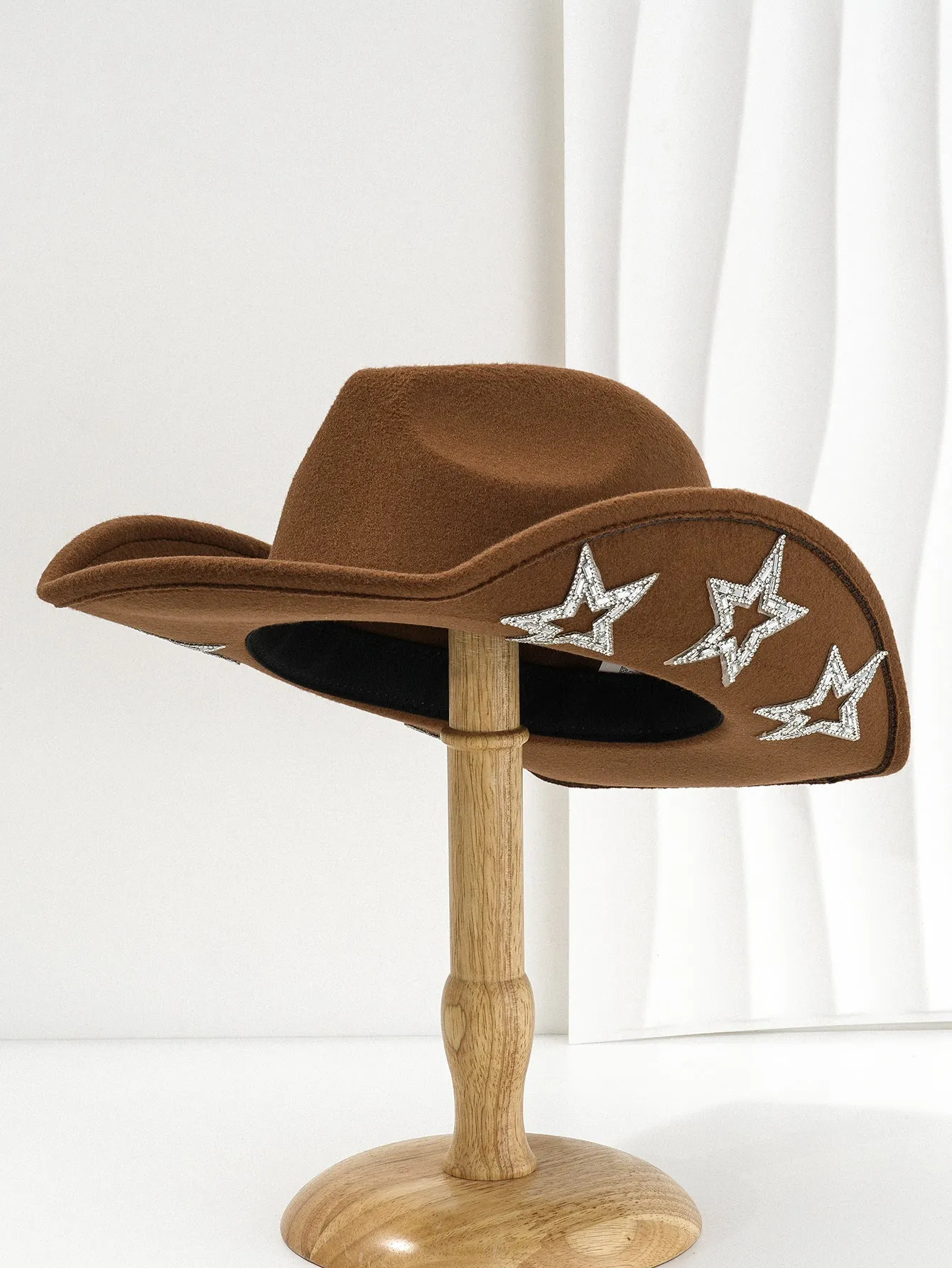 Polyester felt Western-style conical top hat with hexagonal star decoration in beige.