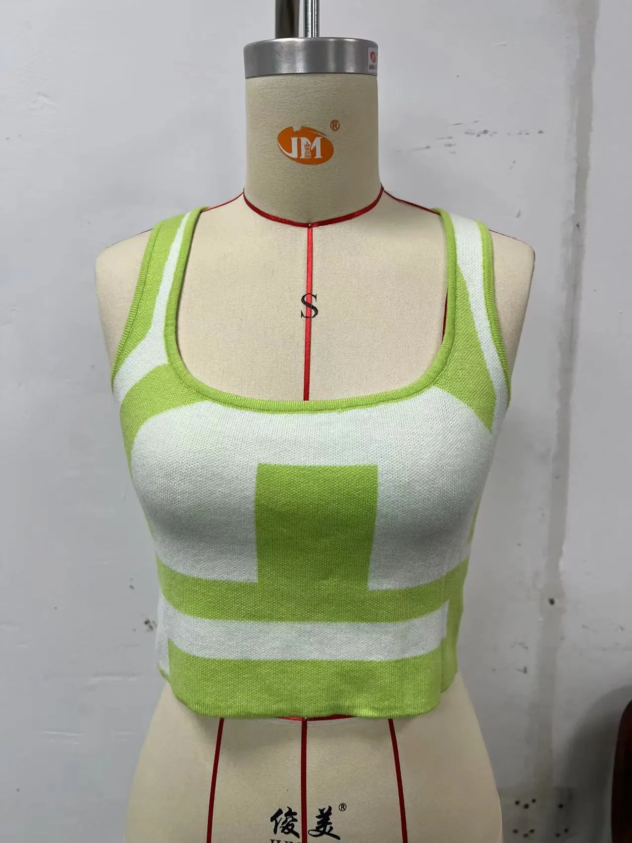 Women's slim fit U-neck camisole in polyester fabric, shown in a contrast colour.