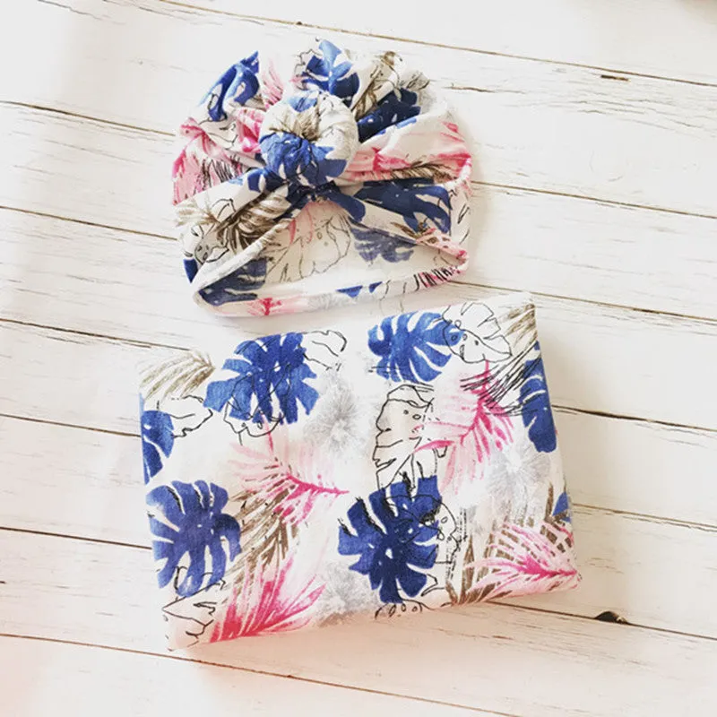 Baby wrapping cloth in white wreath hat pattern – cotton twill swaddle 70 cm