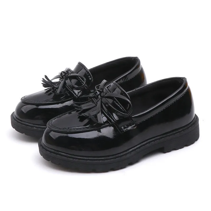Childrens vintage synthetic leather sneakers in brown with car suture detailing, low-top design
