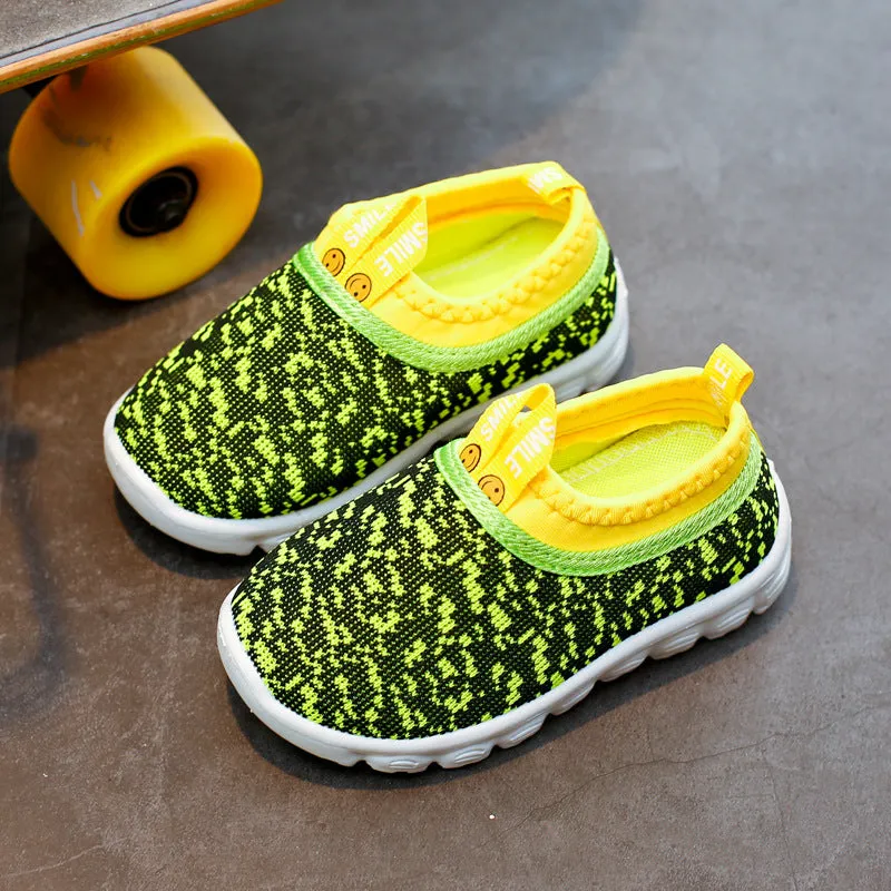 Mesh children's sports shoes in black with breathable hollow upper and PVC sole